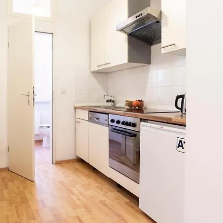 Cosy 2 Bedroom For 8 In Neukolln *